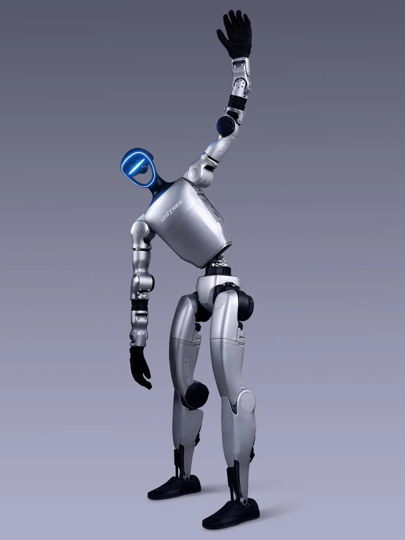 Двуногий гуманоидный робот G1 от Unitree Robotics тянет вверх пятипалую руку в чёрной перчатке — будто делает растяжку.