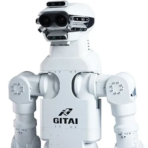 GITAI G1 имеет блестящий белый торс в человеческом стиле с двумя промышленными руками и головой из множества горизонтальных полос с сенсорами, а также двумя большими камерами-глазами.