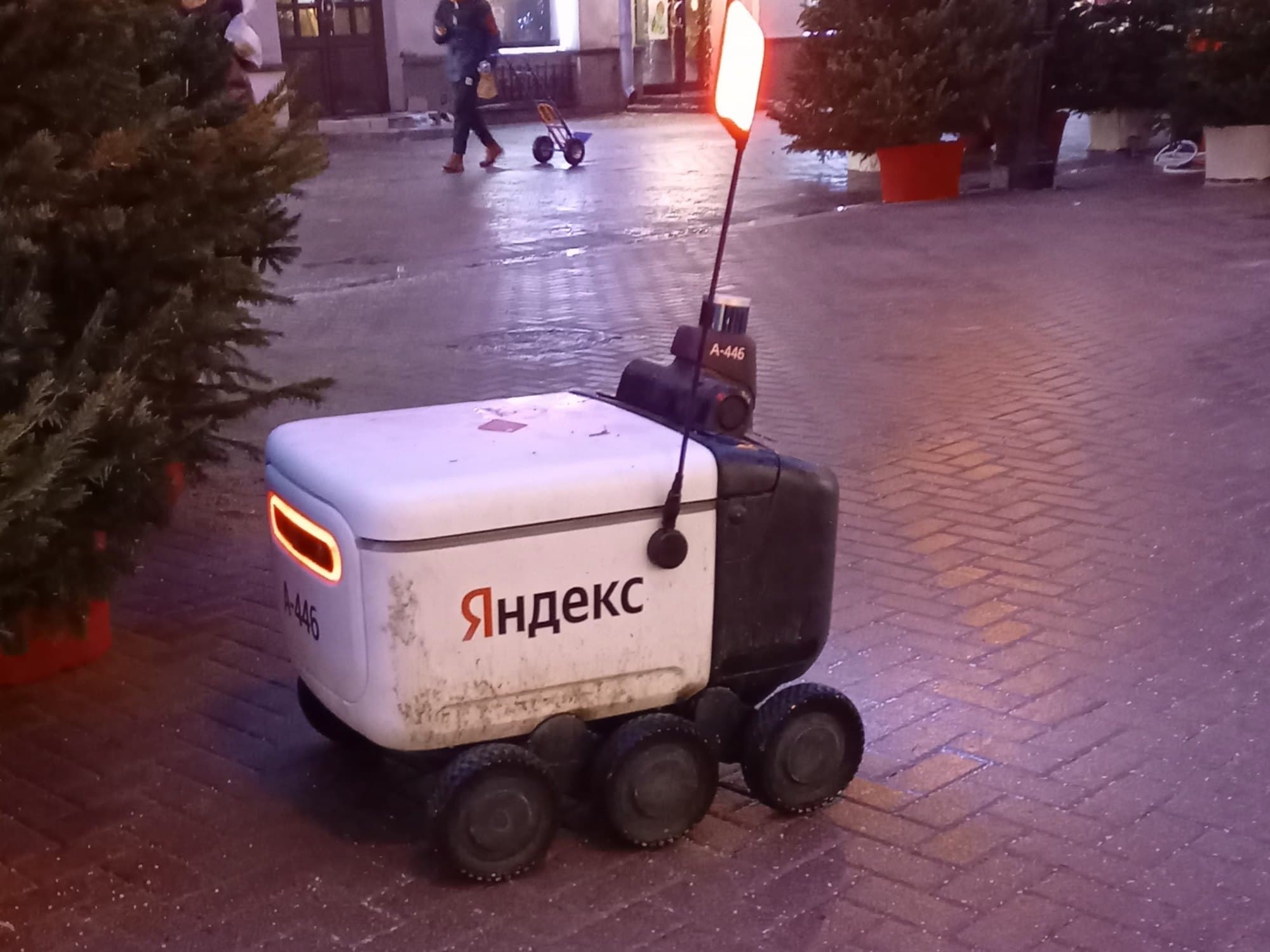 Робот-доставщик «Яндекса»