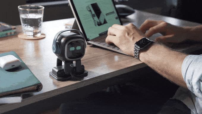 EMO от LivingAI: обзор настольного робота-компаньона